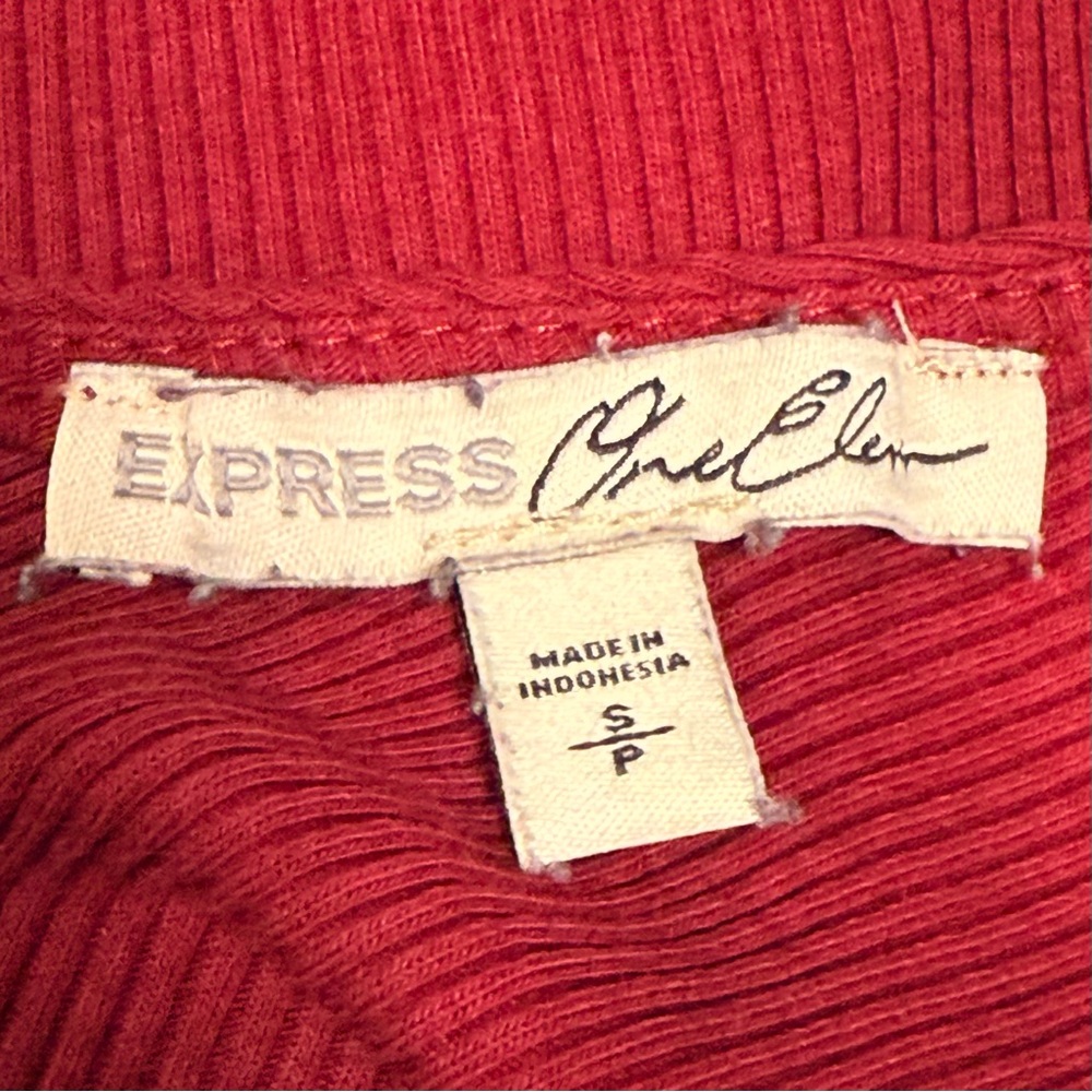 Express Bold Red Ribbed Top - Picture 9 of 11
